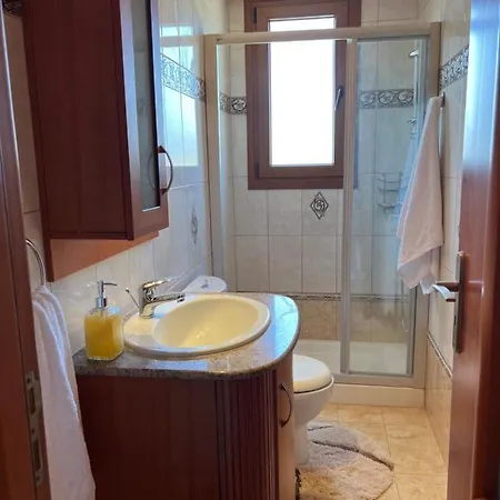 Luna's Summer House Kremastí