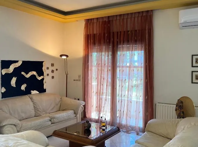 Luna's Summer House *