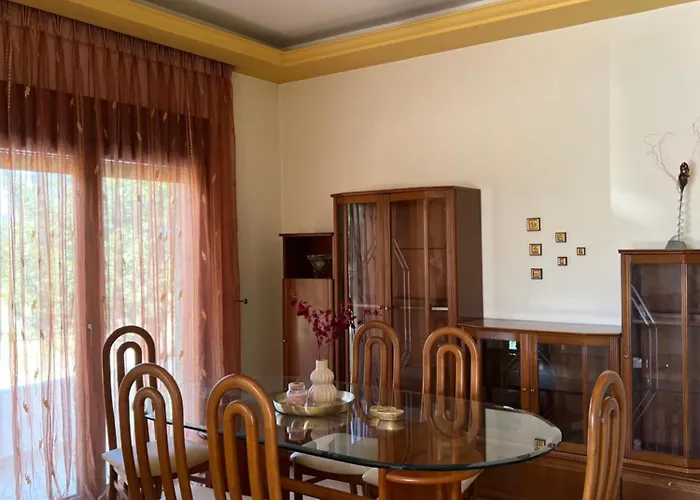 Luna's Summer House Kremastí