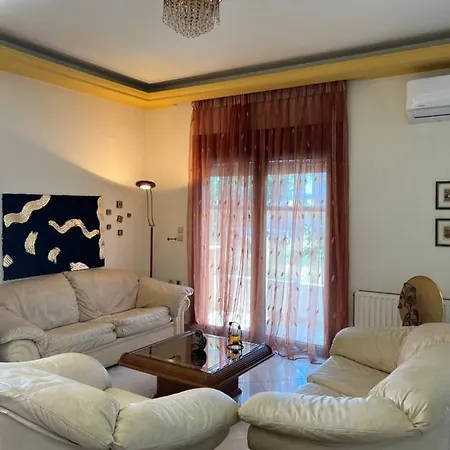 Luna's Summer House *