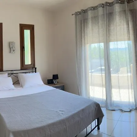 Luna's Summer House * Kremastí