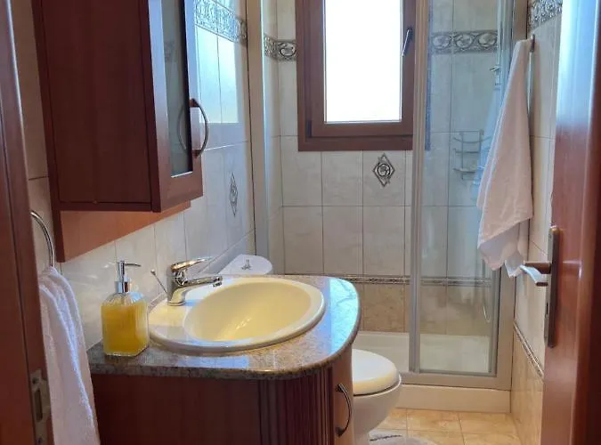 Luna's Summer House Kremastí