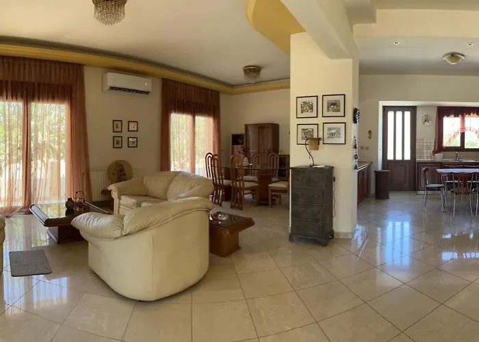 Luna's Summer House Kremastí