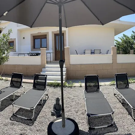 Luna's Summer House Kremastí