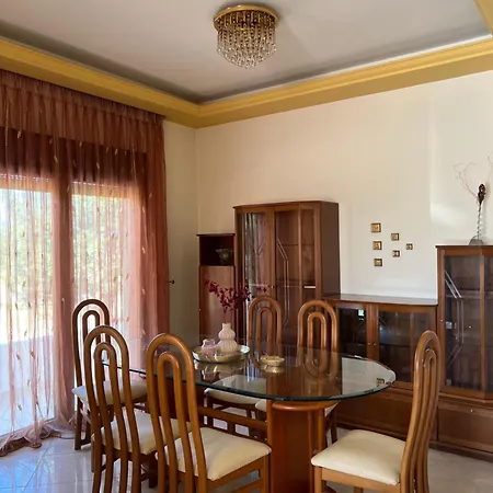 Luna's Summer House Kremastí